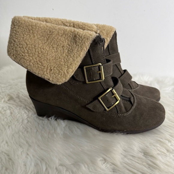 A2 Aerosoles Music Tor Ankle Suede Wedge Boots Brown Wedge Ankle Boots Size 9 - Picture 7 of 8
